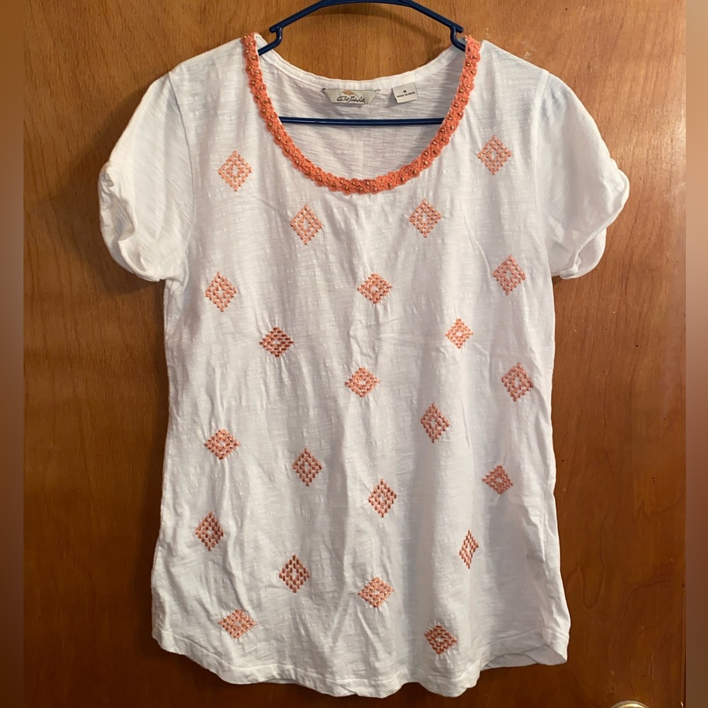 Simple white tee w/ design